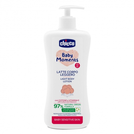 CHICCO Mléko jemné tělové s dávkovačem Baby Moments Sensitive 97 % přírodních složek 500 ml